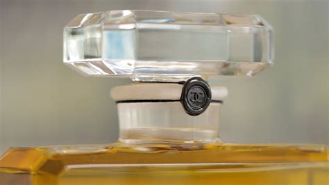 chanel perfum bottle wax seal|The Baudruchage, a Precise Art to Seal a CHANEL N°5 Bottle – .